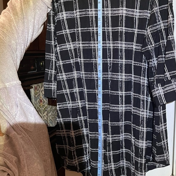 Ladies button up 3/4 length sleeve blouse. 100 % Nylon - Picture 5 of 6